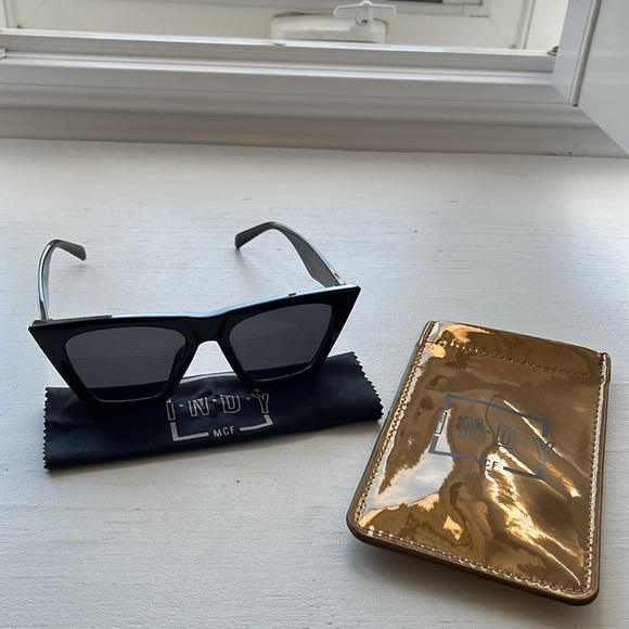 INDY NWOT Black Bedford Cat Eye Sunglasses Cloth Case - Picture 2 of 9